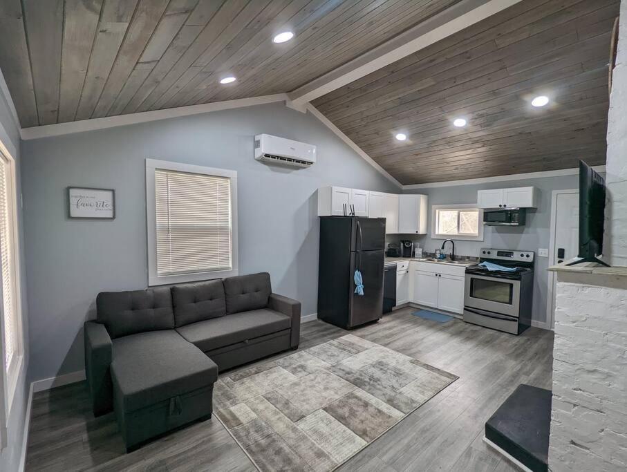 Summerlee Suite - Beautiful Remodeled Farmhouse Oak Hill Εξωτερικό φωτογραφία